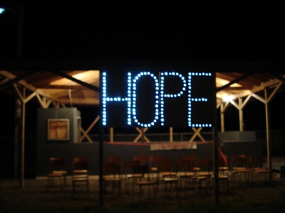 L'espoir illumine la voie