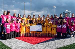 The Queen's Varsity Women's Soccer Team at the 2021 Kick for the Cure Game!