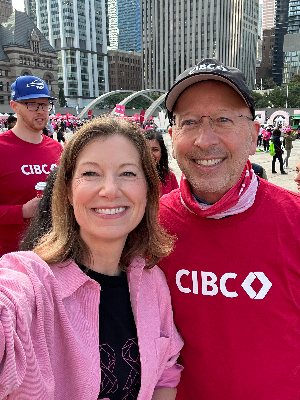 Enjoying the 2023 Run with breast cancer champion Victor Dodig, CEO of CIBC